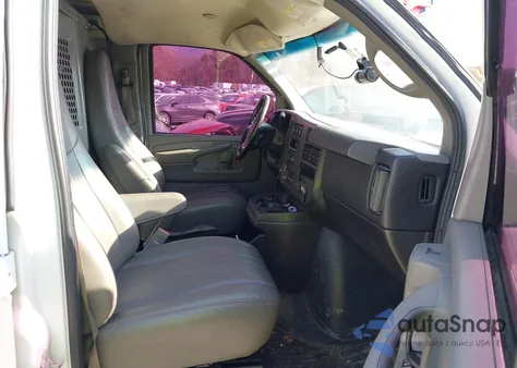 2015 Chevrolet Express 2500 Work Van z USA, uszkodzony, nr VIN 1GCWGFCF6F1277697